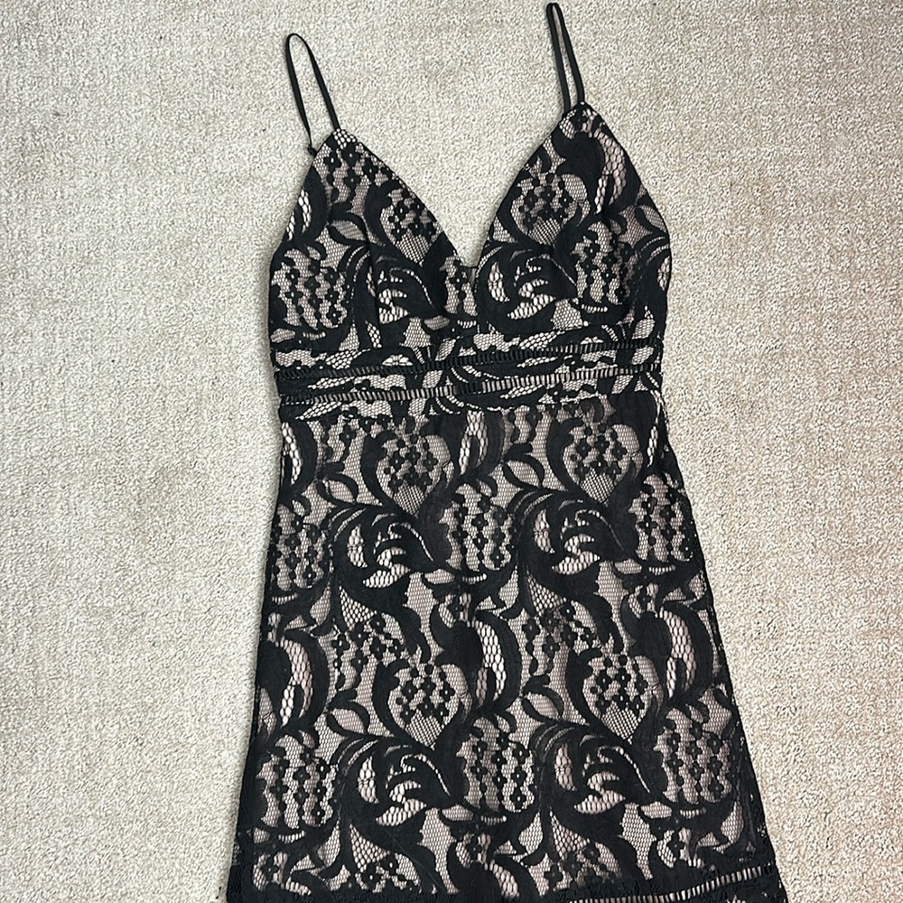 Black Lace Lulus Midi Dress